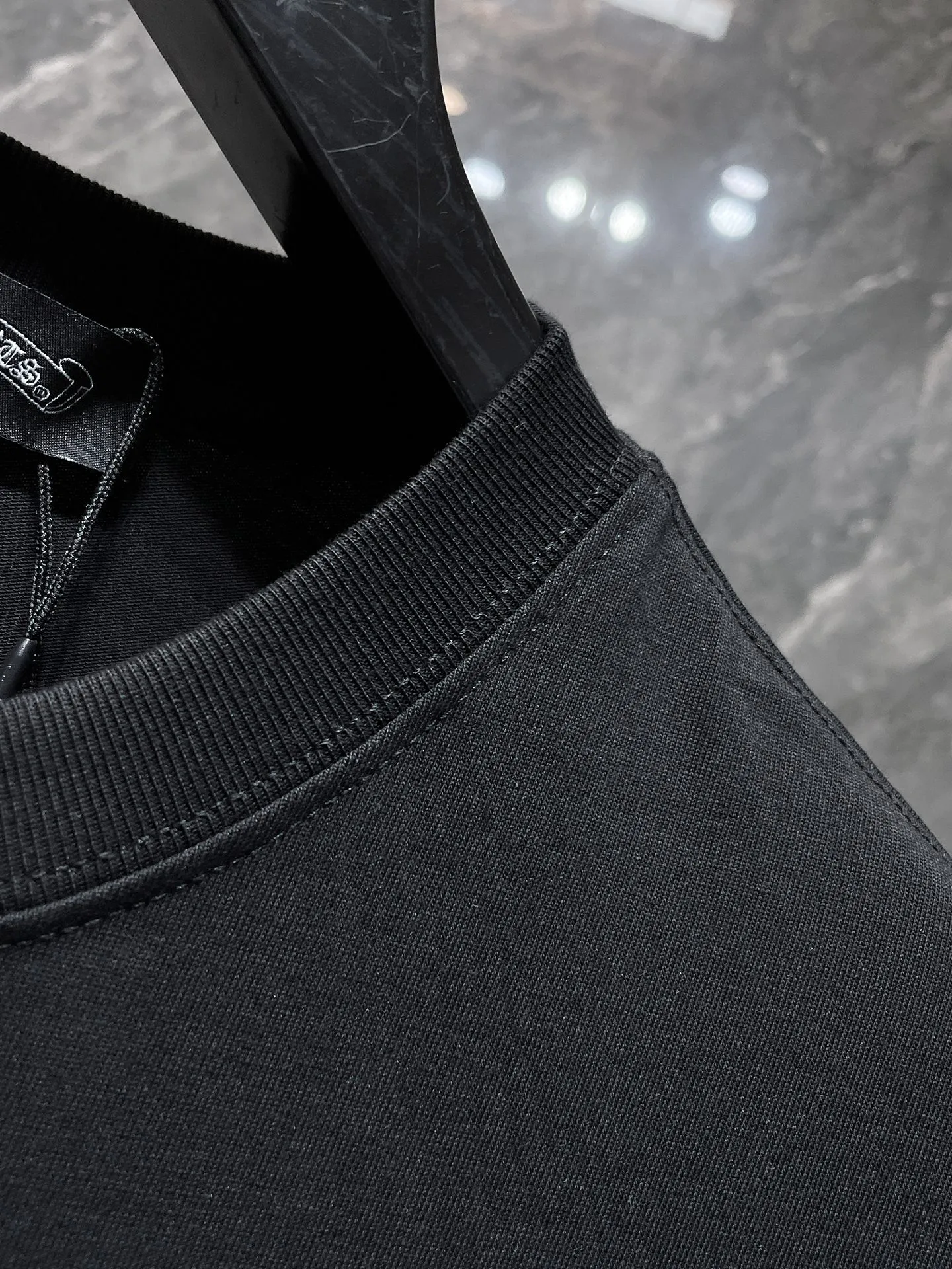 P170 New Chrome Hearts 25ss for summer. High-weight, environmentally friendly and high-quality top-quality fabric. 260g~285g. Heavy-duty hot-drilled horseshoes, Sanskrit letters, cross short-sleeves. Counter synchronization. 1:1 replica version. Recommended color: black. Size: S, M, L, XL.